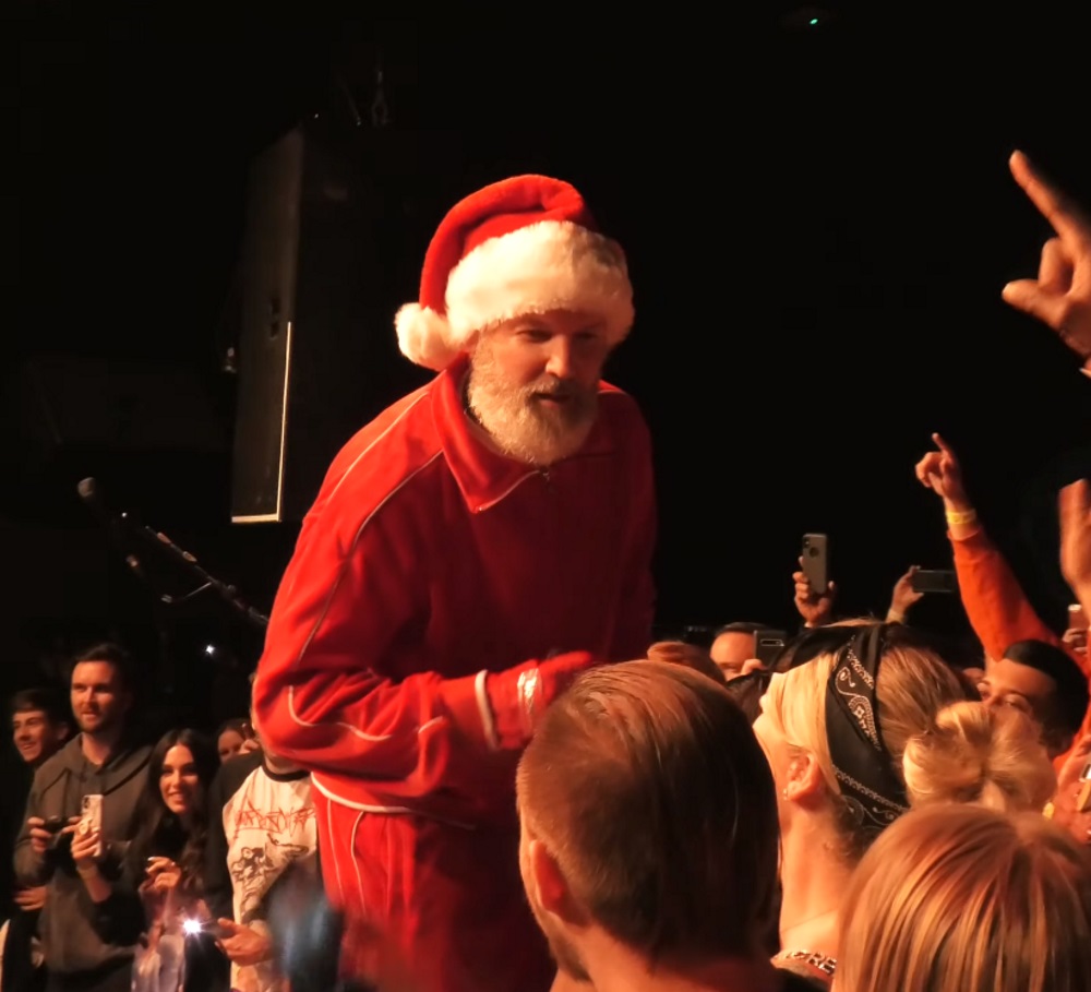 Watch Limp Bizkit Cover 'Jingle Bells'