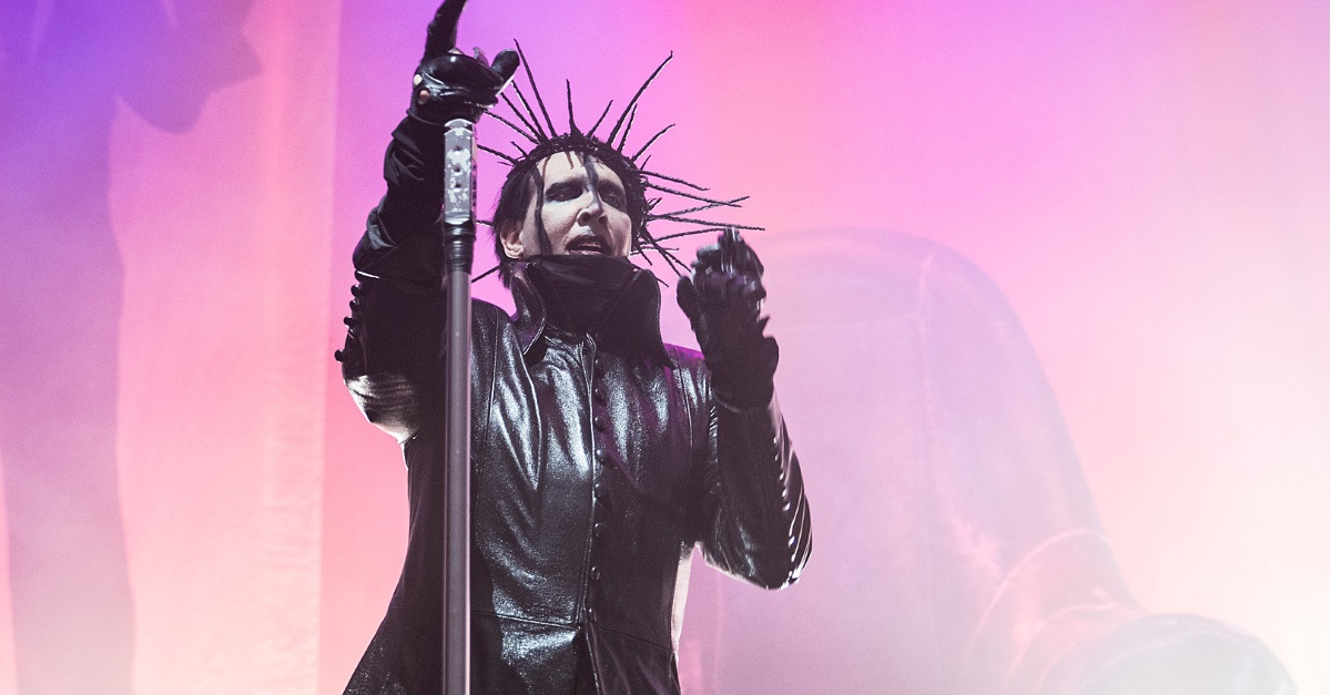 Watch Marilyn Manson Fans and Protesters Clash Over His 2001 Ozzfest Performance