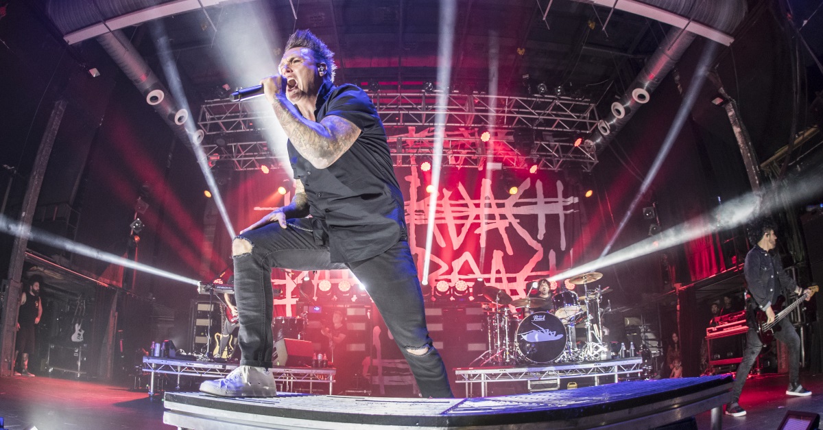 Watch Papa Roach's Jacoby Shaddix Bring Out His Son for 'Traumatic'