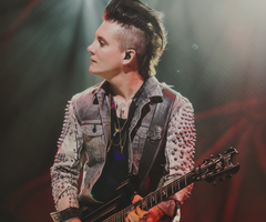 A7X's Synyster Gates Shares His Extra-Curricular Activities