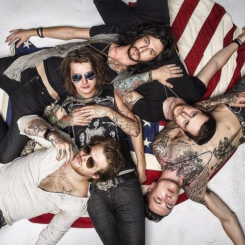 Asking Alexandria Release Heartwarming Video For 'Moving On'