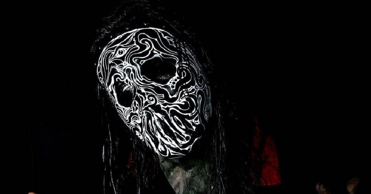 Jay Weinberg wearing his new mask designed by Solid Blackline