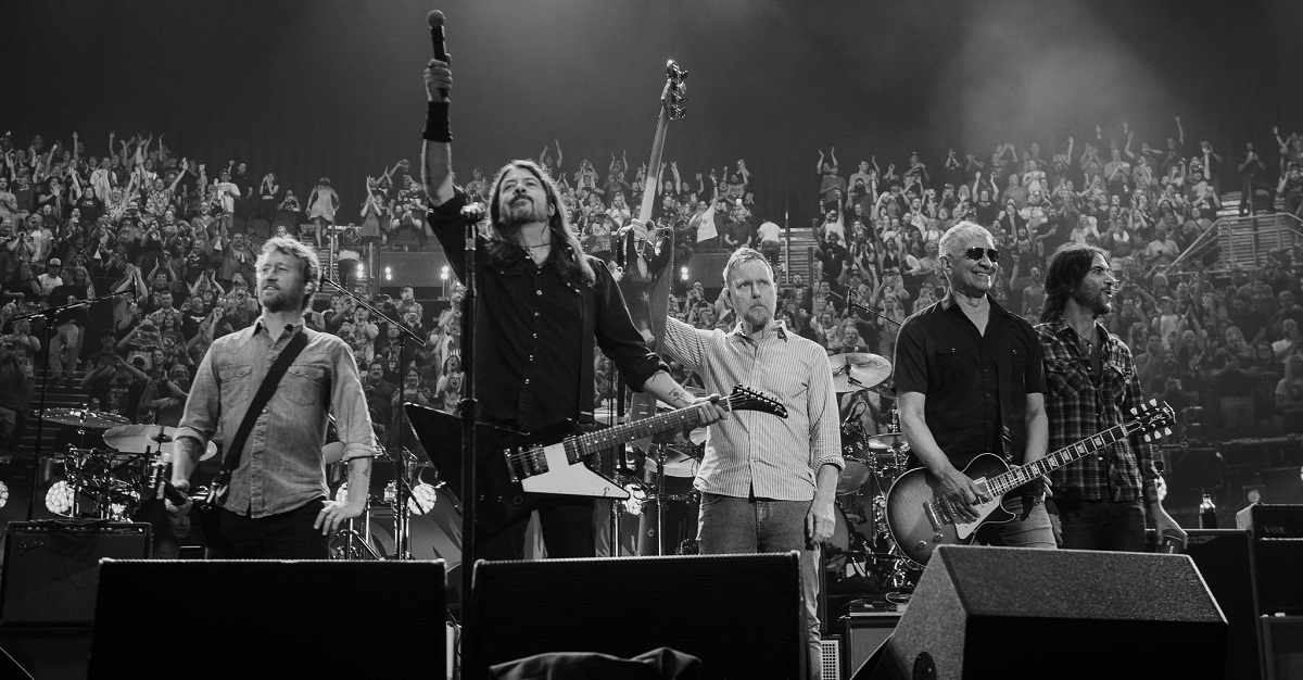 The Foo Fighters thanking crowd at Taylor Hawkins Tribute Concert