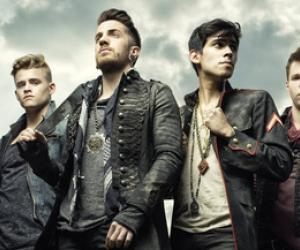 Crown The Empire release new Live Video. 