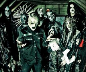 Why does Slipknot have 9 members? 